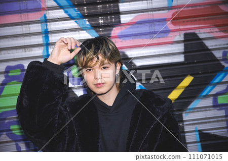 Male portrait alley wire mesh Male portrait alley wire mesh 111071015