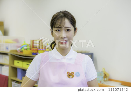 Portrait of a daycare worker Photography cooperation: Ariake College of Education and Arts Portrait of a daycare worker Photography cooperation: Ariake College of Education and Arts 111071342