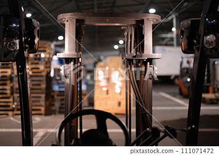 從堆高機駕駛座看去 從堆高機駕駛座看去 111071472