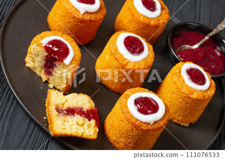 runebergin torttu, runeberg sweet cake with jam 111076533