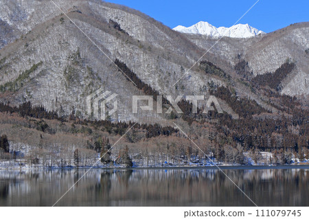 Lake Kozaki in winter 111079745