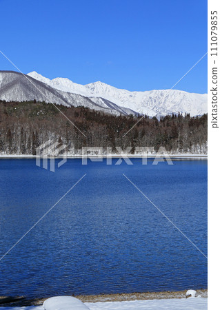 冬天的青木湖和白馬宮山 111079855