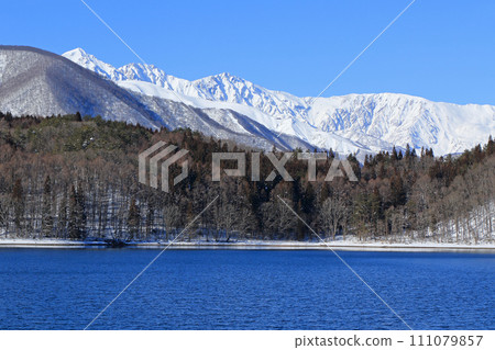 冬天的青木湖和白馬宮山 冬天的青木湖和白馬宮山 111079857