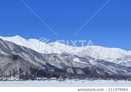 從白馬山腳下看到的冬季北阿爾卑斯山 111079960