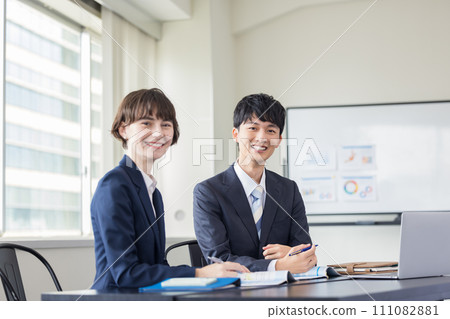 Business Businessman taking English conversation lessons from a foreign instructor 111082881
