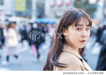 街拍中年婦女 111085398