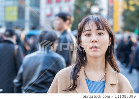 街拍中年婦女 111085399