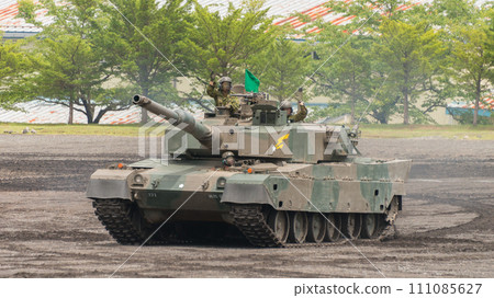 陸上自衛隊90式戰車行駛 111085627