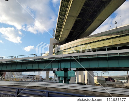 2024/01/27 日本大阪府大阪市港區城市高架高速公路下 111085877