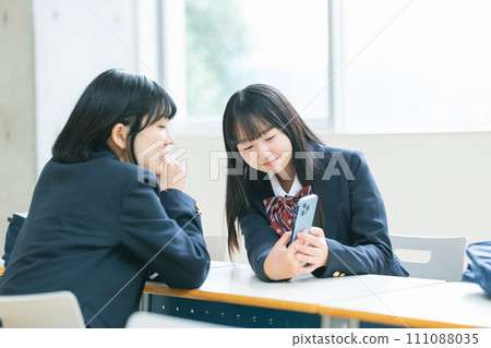 High school girls chatting with friends in the classroom after school Photography cooperation: Ariake College of Education and Arts High school girls chatting with friends in the classroom after school Photography cooperation: Ariake College of Education and Arts 111088035
