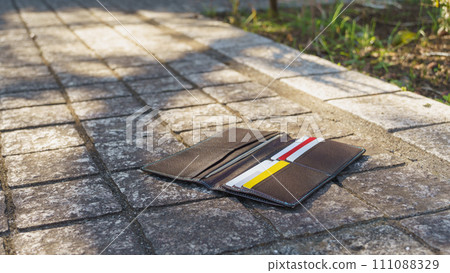 錢包丟了圖片 錢包丟了圖片 111088329