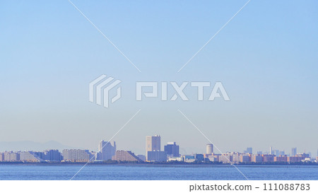 從千葉縣赤濱綠色公園看到的浦安城市景觀 從千葉縣赤濱綠色公園看到的浦安城市景觀 111088783