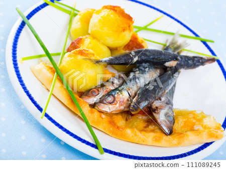 Anchovies with potato croquettes and flatbread 111089245