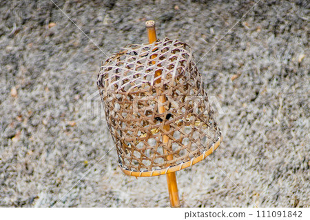 一年一度的活動「琴八」期間，屋頂上懸掛著竹猴（世田谷區岡本公園民花園） 111091842