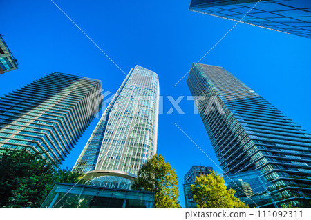 Tokyo cityscape in Japan View of buildings in front of Toranomon Hills Station Tower, which opens today = October 6, 2020 Tokyo cityscape in Japan View of buildings in front of Toranomon Hills Station Tower, which opens today = October 6, 2020 111092311