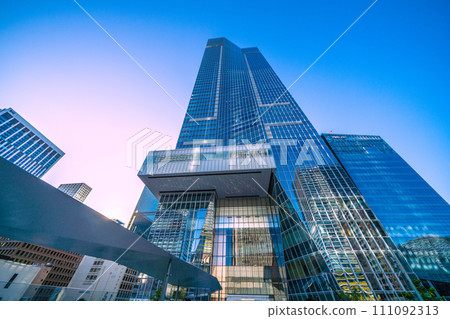 Tokyo cityscape in Japan View of the Toranomon Hills Station Tower and buildings that opened today = October 6, 2020 111092313