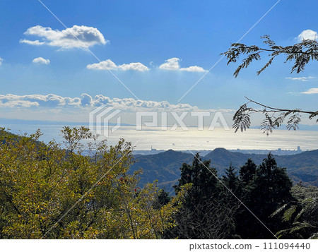 從石楠花山眺望大阪灣、紀伊半島、友島、淡路島 從石楠花山眺望大阪灣、紀伊半島、友島、淡路島 111094440