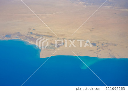 Beautiful view of the Suez Canal from an airplane 111096263
