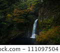 A waterfall dyed with colorful autumn leaves 111097504