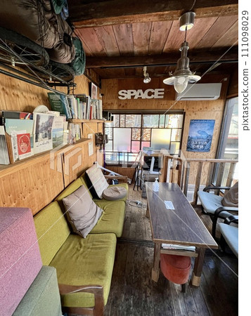 Many of the guesthouses in Onomichi have been renovated as old vacant houses, which are wonderful. 111098029