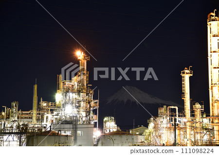 Fuji under the moon and night view of factories <Fuji City> Fuji under the moon and night view of factories <Fuji City> 111098224