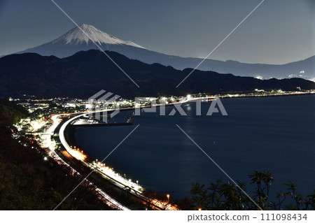 Fuji under the moon and night view of factories <Satta Pass> Fuji under the moon and night view of factories <Satta Pass> 111098434