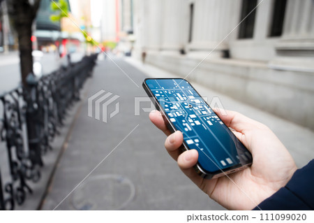 人們在城裡散步 111099020