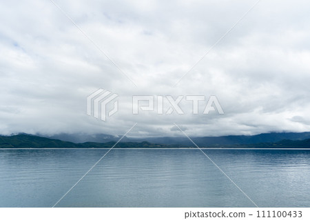 秋天田澤湖的雲彩 111100433