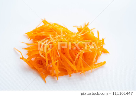 Shredded carrots 111101447