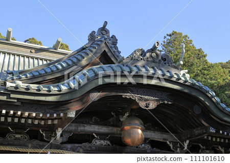 陽光明媚的日子,位於筑波山半山腰的筑波山神社的參拜殿 陽光明媚的日子,位於筑波山半山腰的筑波山神社的參拜殿 111101610