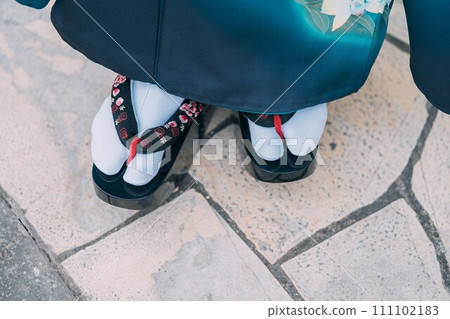 穿著和服的女人的腳 111102183