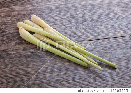 Raw lemongrass stem aroma for cooking 111103335
