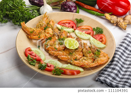 Grilled prawn served lime and vegetables Grilled prawn served lime and vegetables 111104391