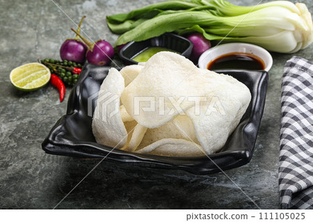 Vietnamese starter appetizer Crab chips 111105025