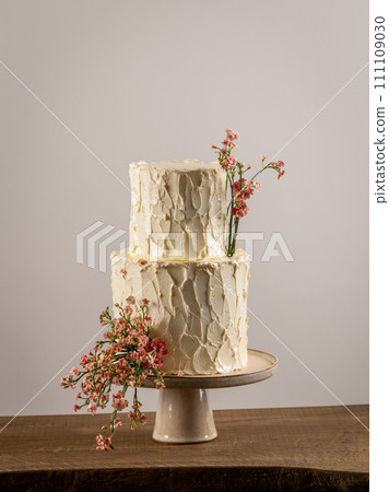 Luxurious wedding cake Luxurious wedding cake 111109030