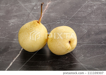 Natural organic Chinese yellow pears Natural organic Chinese yellow pears 111109307