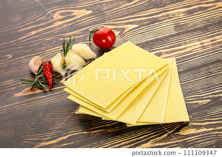 Uncooked raw Lasagna dry sheets Uncooked raw Lasagna dry sheets 111109347
