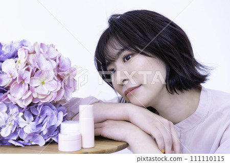 短鮑伯女人春季化妝品形象 111110115