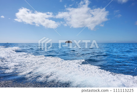 Pacific Ocean with an uninhabited island in the distance, Galapagos National Park, Ecuador. Pacific Ocean with an uninhabited island in the distance, Galapagos National Park, Ecuador. 111113225