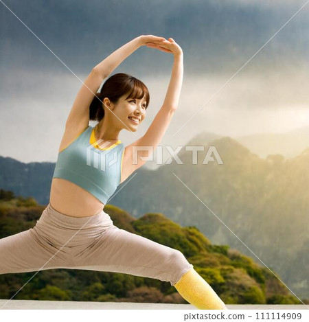 Women who do yoga 111114909