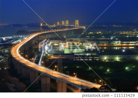 [香川縣]從松辻山展望台看到的瀨戶大橋和番王工業區的夜景 111115429