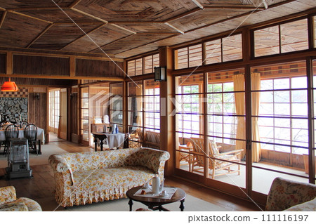 The living room of the former Italian Embassy Nikko Villa, which maintains a wonderful appearance (Nikko City, Tochigi Prefecture, Japan) 111116197