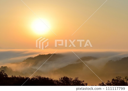 Ryogoku Oroshi (sea of clouds) in Misato Town from Tanohara Observatory Ryogoku Oroshi (sea of clouds) in Misato Town from Tanohara Observatory 111117799