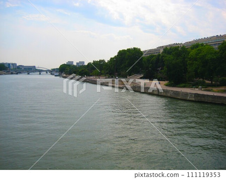 View of Tino Rossi Gardens from the Seine River in Paris, France View of Tino Rossi Gardens from the Seine River in Paris, France 111119353