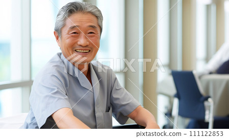 老人，健康又充滿活力的微笑日本男人 111122853