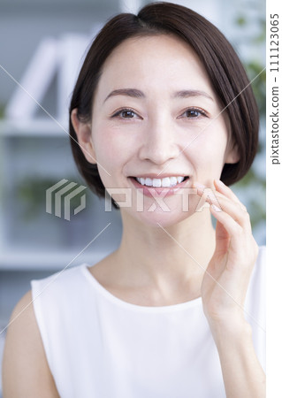 Beautiful woman Beautiful woman 111123065
