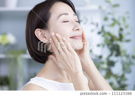 Beautiful woman Beautiful woman 111123166