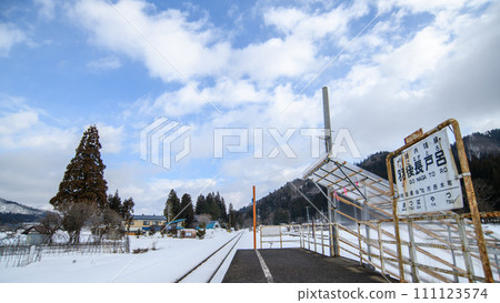A fleeting blue sky seen from Ugo-Nagatoro Station on the Akita Nairiku Line in winter A fleeting blue sky seen from Ugo-Nagatoro Station on the Akita Nairiku Line in winter 111123574