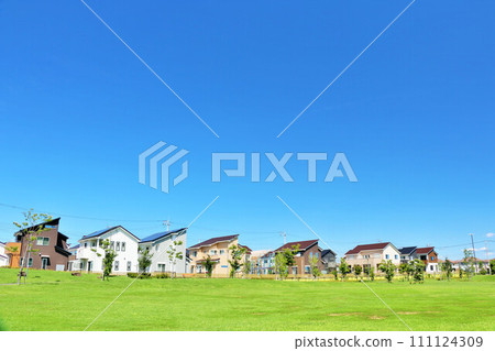 Blue sky residential area and park scenery 111124309