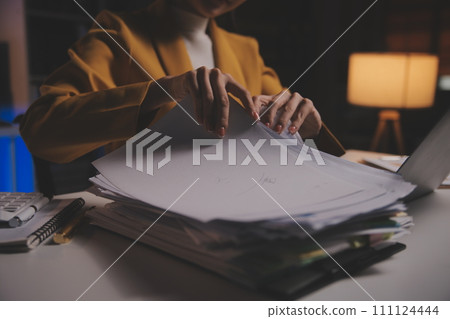 Business woman using calculator for do math finance on wooden desk in office and business working background, tax, accounting, statistics and analytic research concept Business woman using calculator for do math finance on wooden desk in office and business working background, tax, accounting, statistics and analytic research concept 111124444